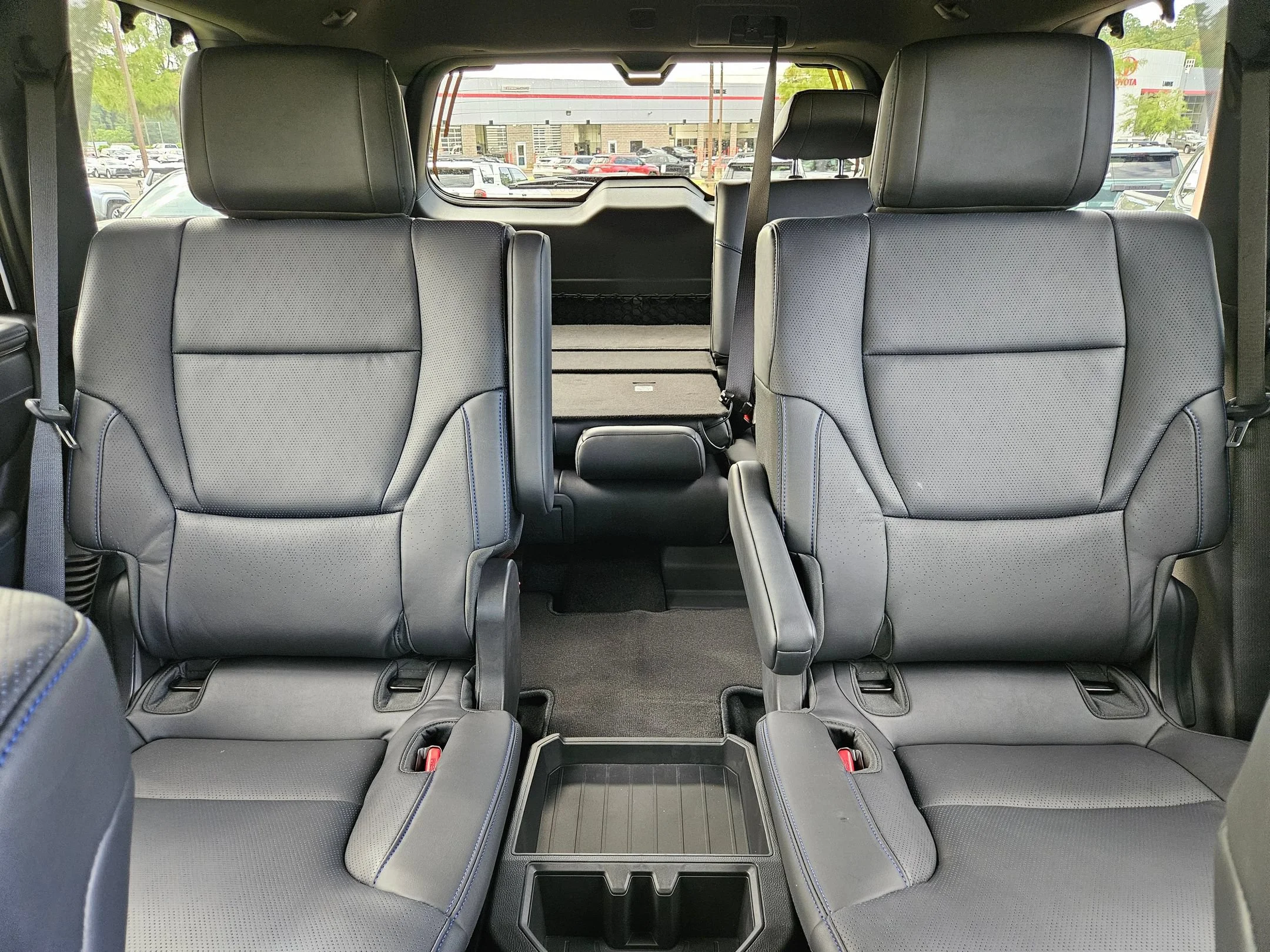 New 2026 Wind Chill Pearl Toyota Platinum image 10
