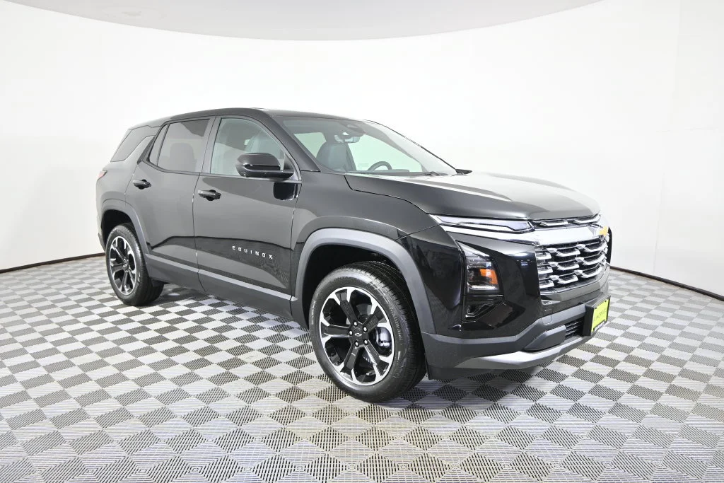 2027 Chevrolet Equinox LT - Photo 9