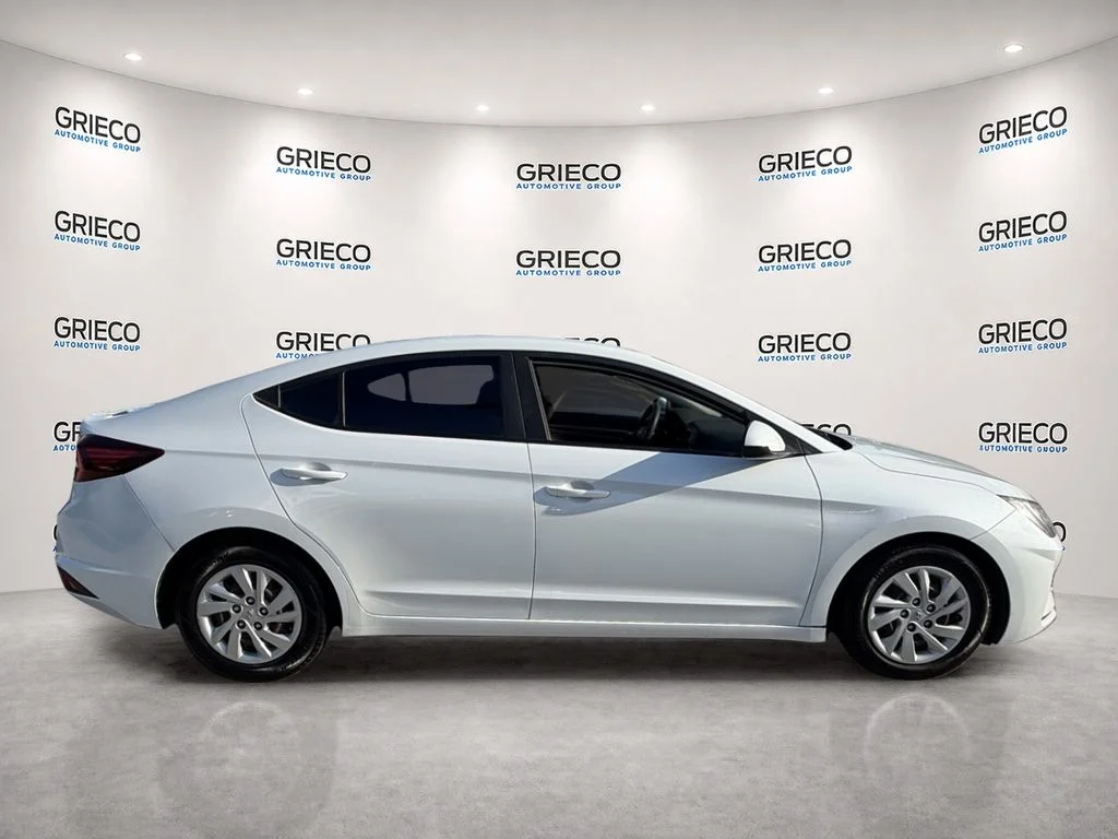 Used 2020 White Hyundai SE image 8