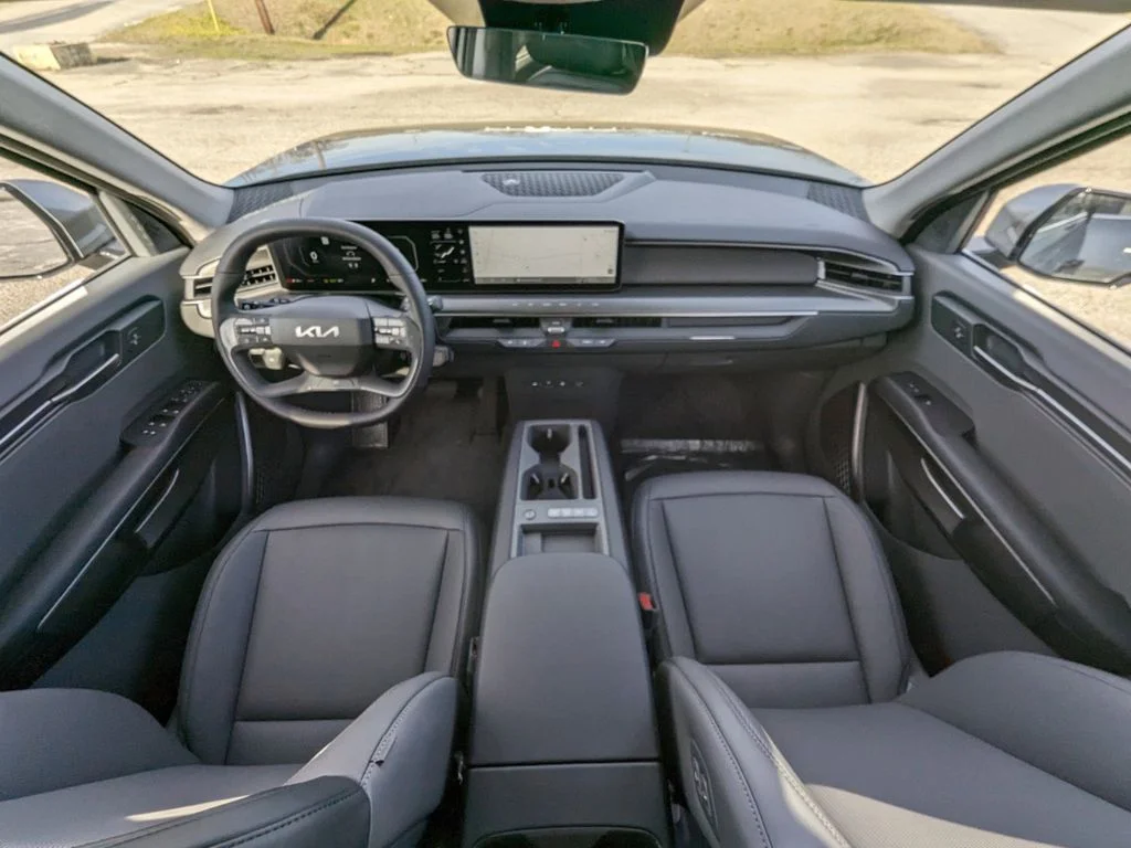 New 2024 Pebble Gray Kia Light RWD image 34