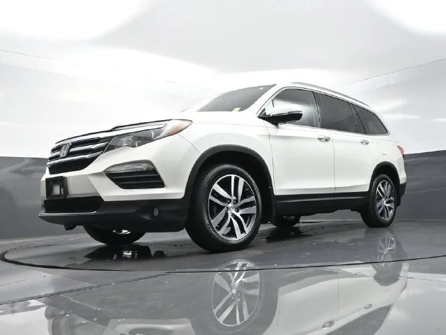 Used 2017 White Honda Touring image 51