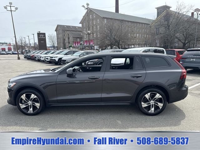 2025 Volvo V60 Cross Country Plus - Photo 11