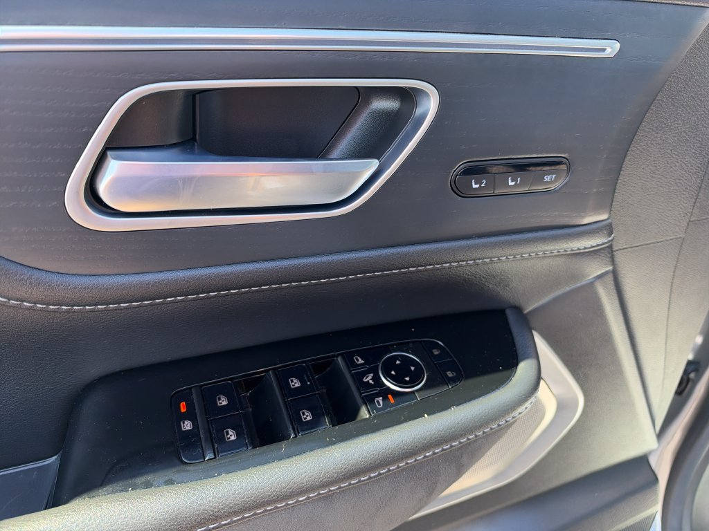 Used 2025 Silver INFINITI SENSORY image 11