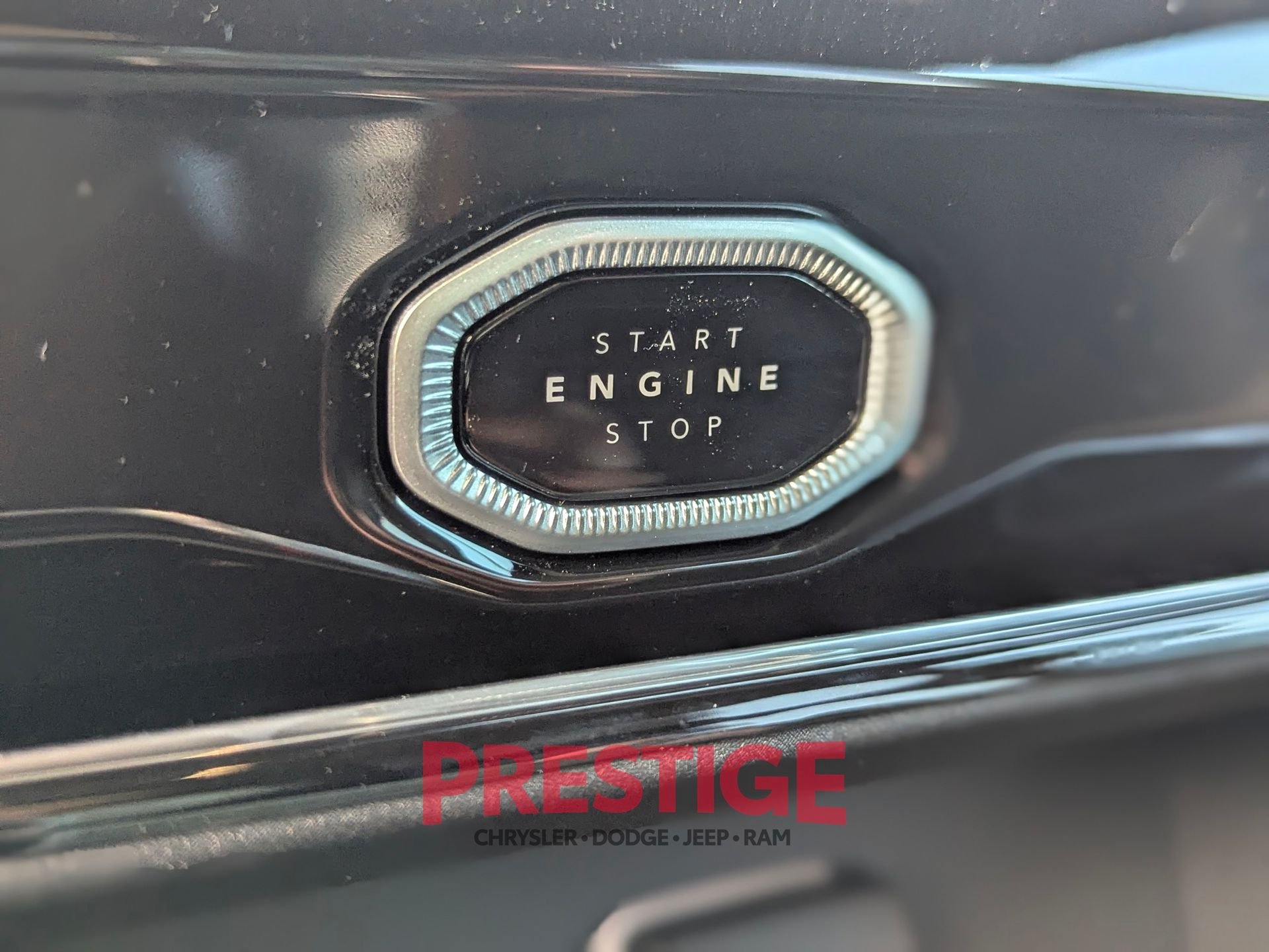 New 2026 Diamond Black Crystal Pearl-Coat Exterior Paint Jeep Altitude image 20