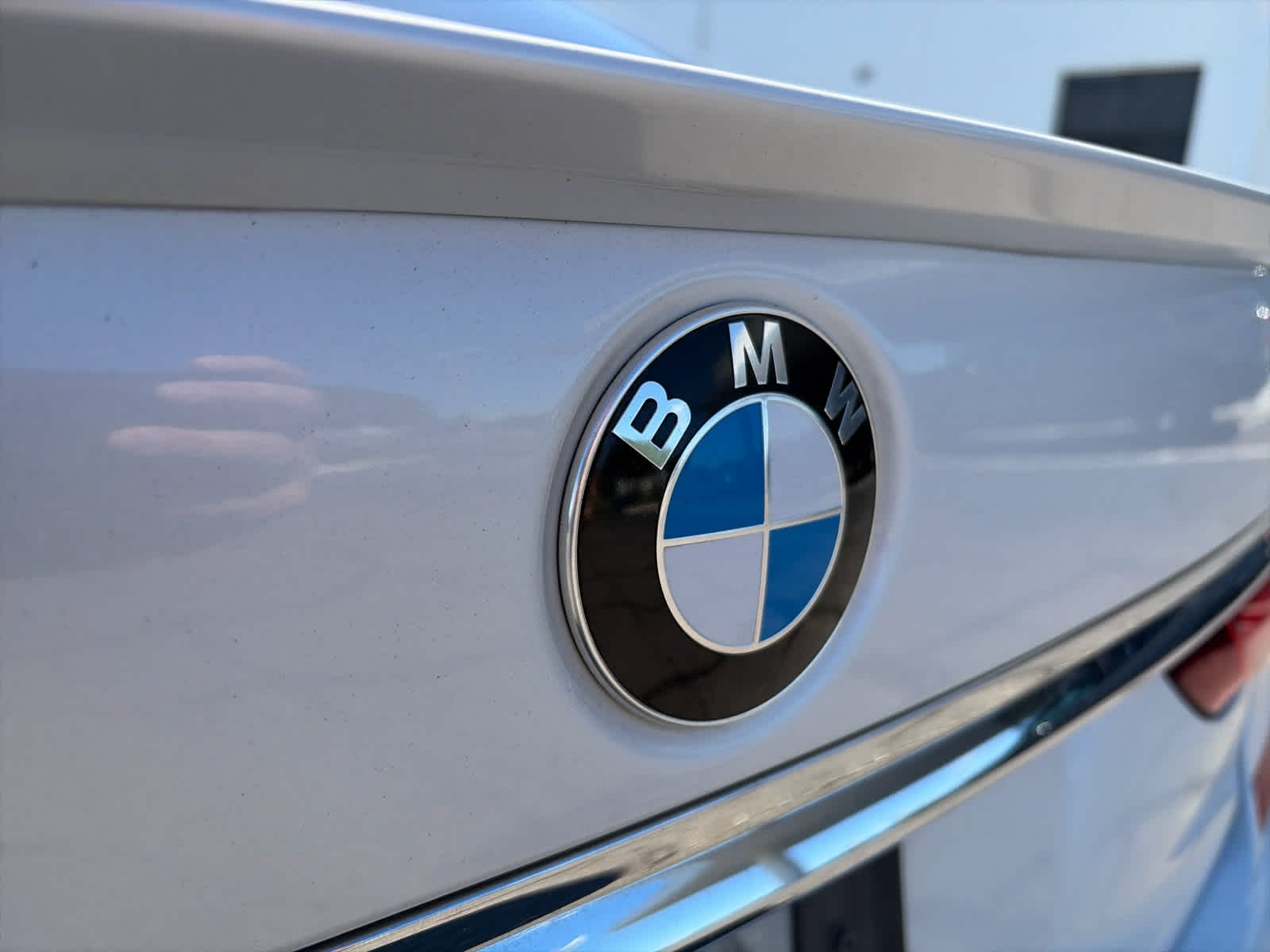 Used 2019 Mineral White Metallic BMW 740i image 3