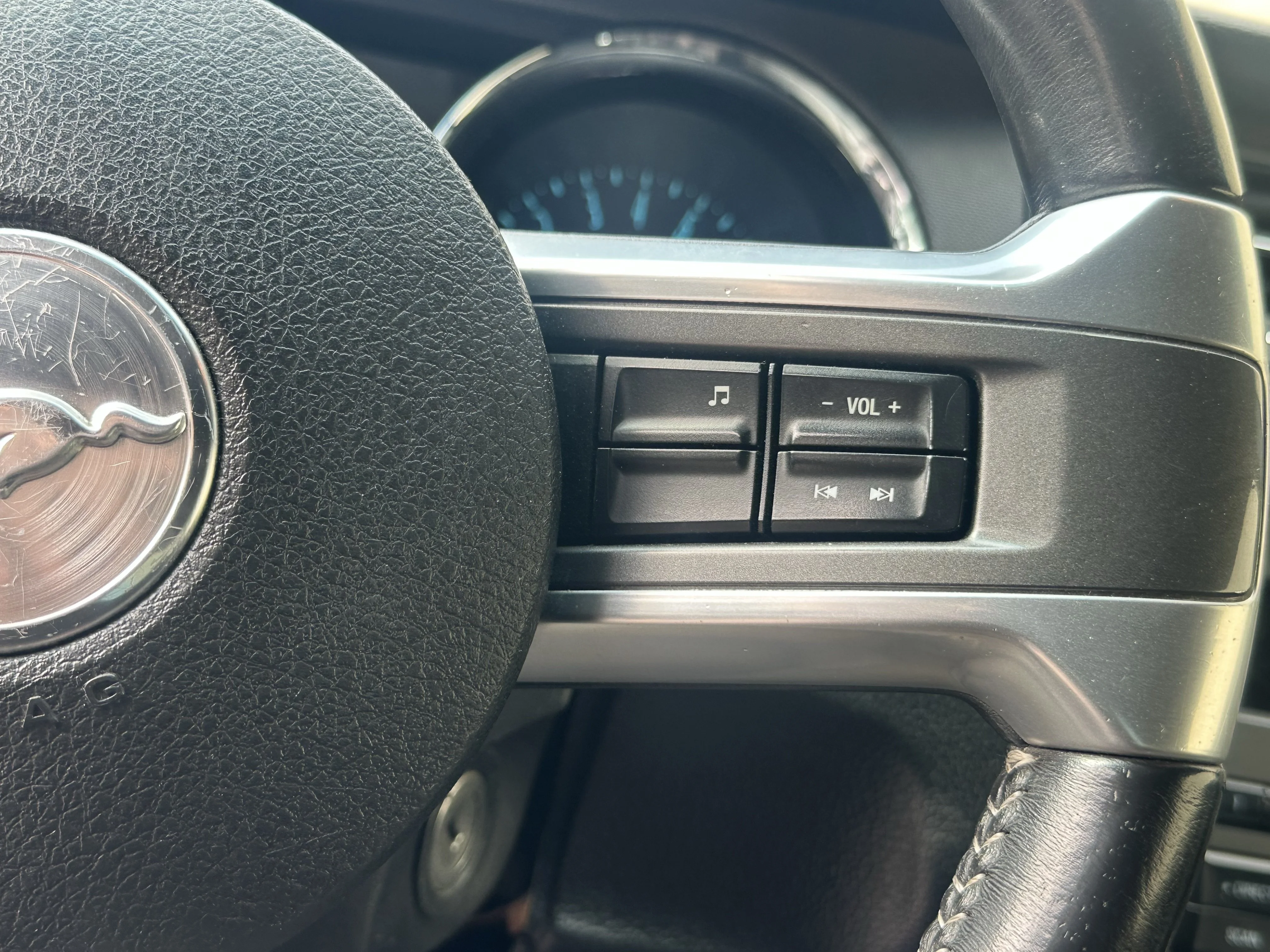 Used 2014 Red Ford V6 image 13