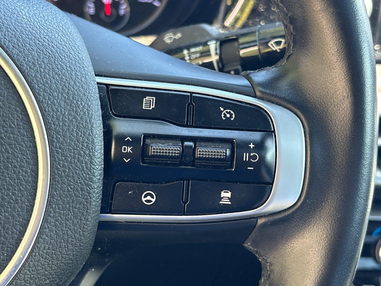 Used 2021 Glacial White Pearl KIA GTLINE image 19