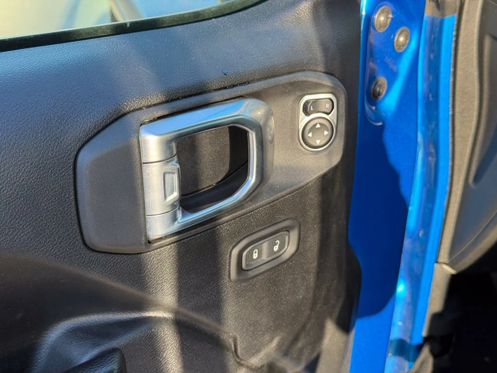 Used 2021 Blue Jeep Unlimited Sport Altitude image 11