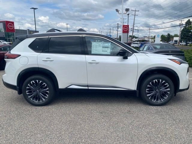New 2026 Everest White Pearl TriCoat / Super Black Two-tone Nissan Platinum image 2