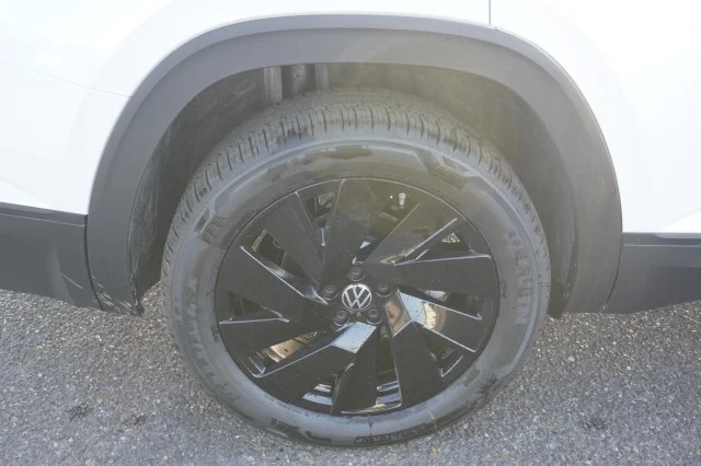 New 2026 Opal White Pearl Volkswagen 2.0T SE W/TECHNOLOGY image 6