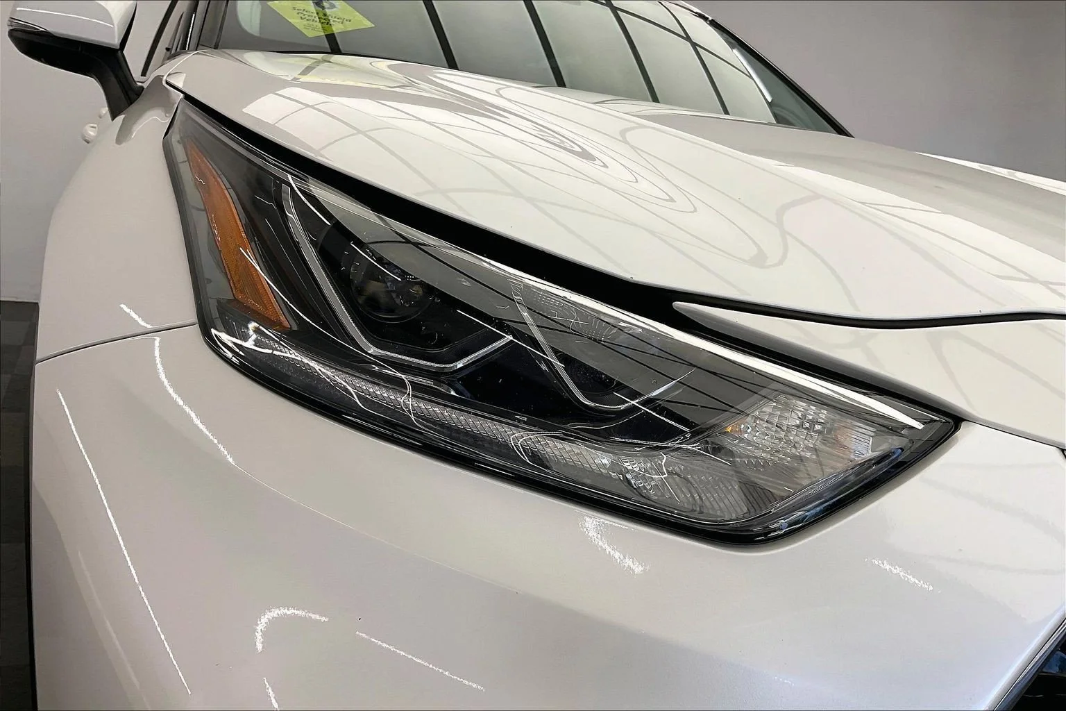 Used 2021 Blizzard Pearl Toyota Platinum image 29