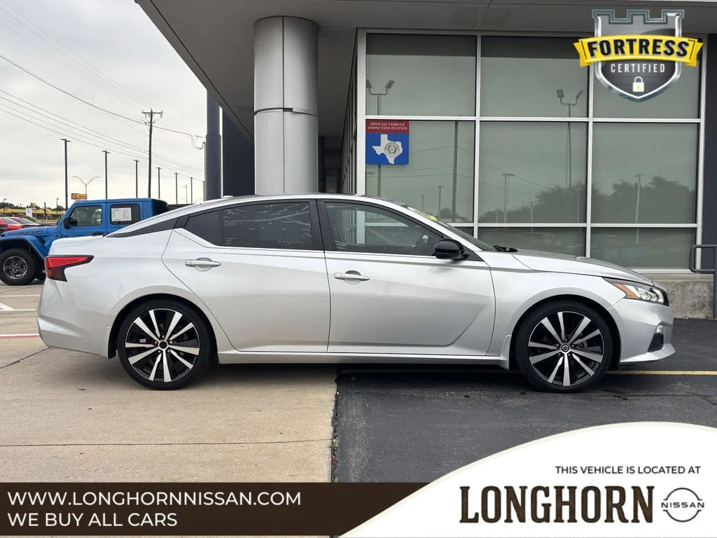 Used 2019 Nissan Altima SR with VIN 1N4BL4CV2KC216423 for sale in Bedford, TX