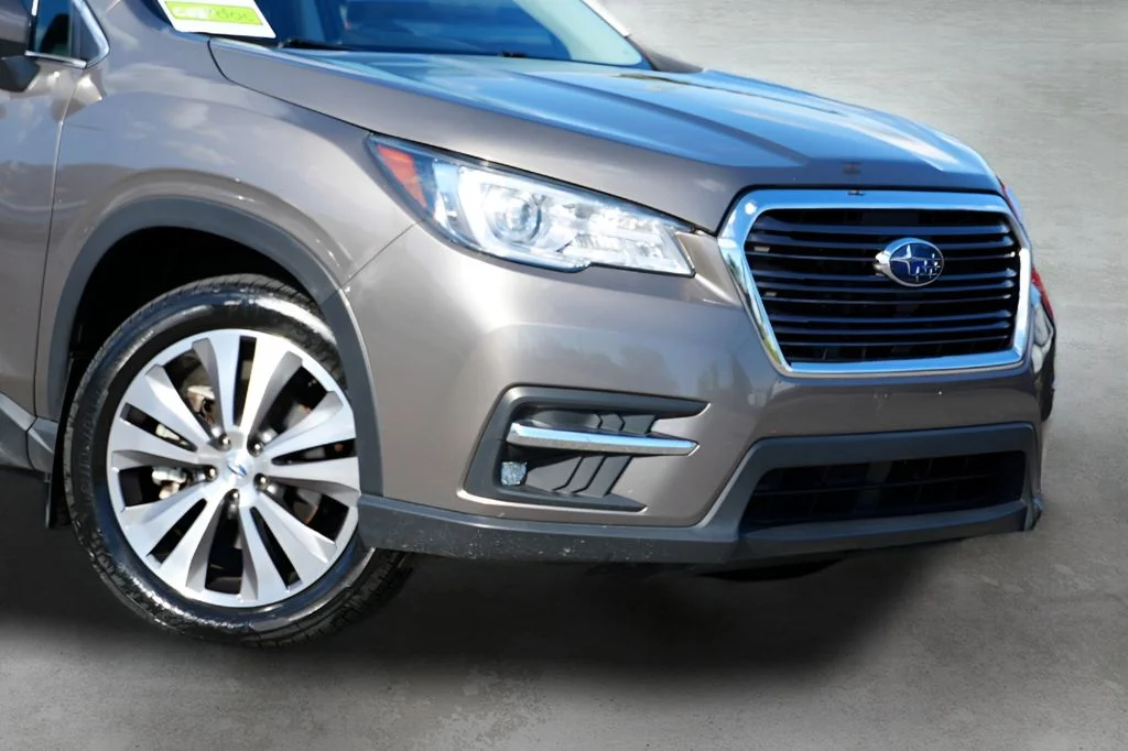 Used 2022 Brilliant Bronze Metallic Subaru Limited image 3