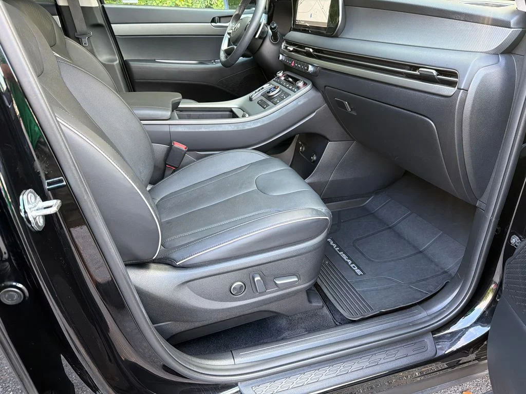 Used 2025 Black Hyundai XRT image 13