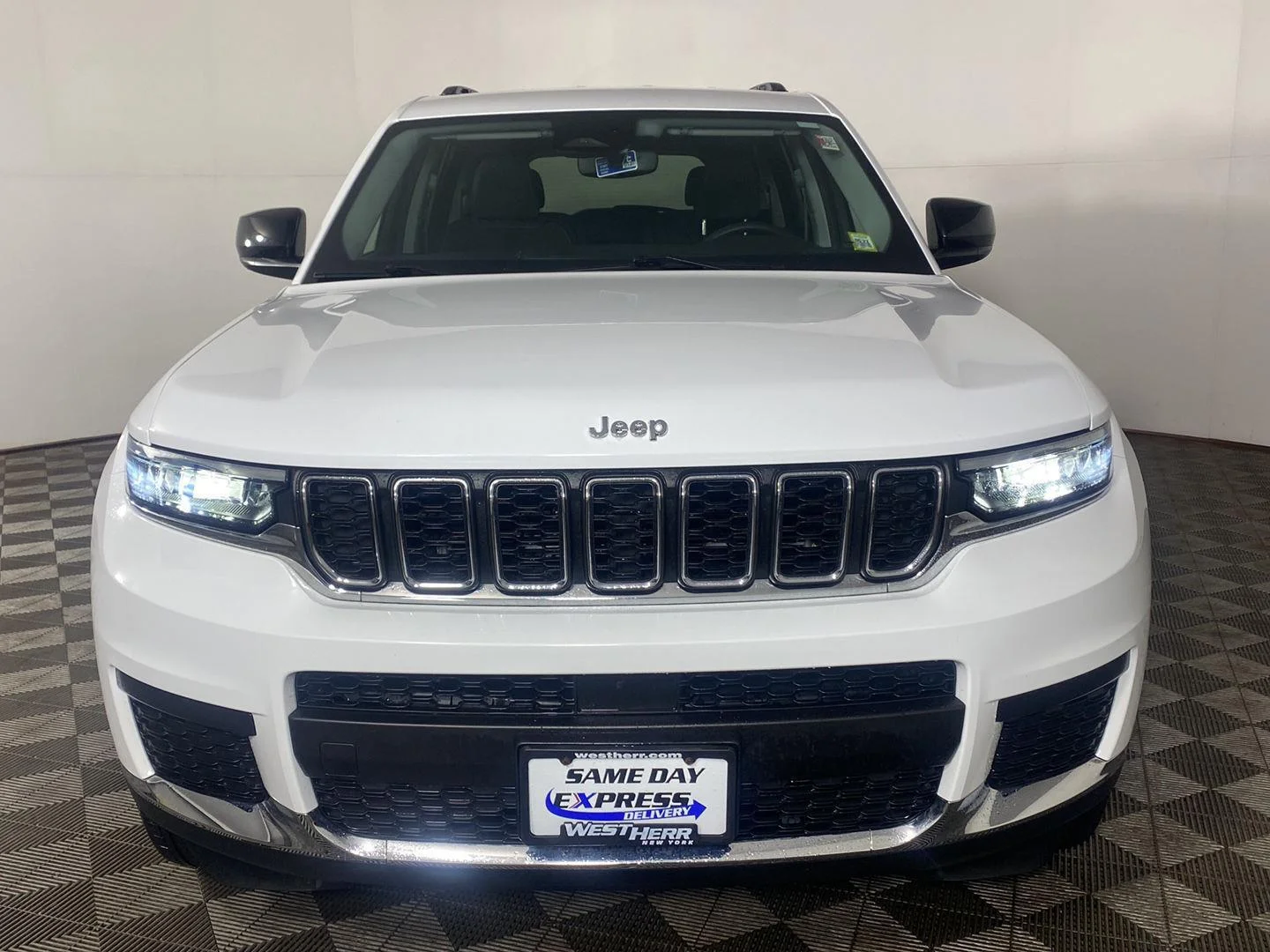 Used 2023 Bright White Clearcoat Jeep Laredo image 8