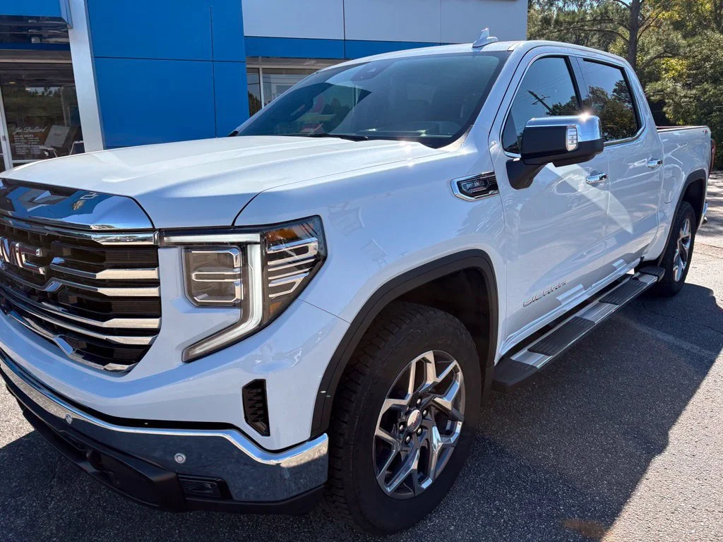 New 2026 Glacier White Tricoat GMC SLT image 8