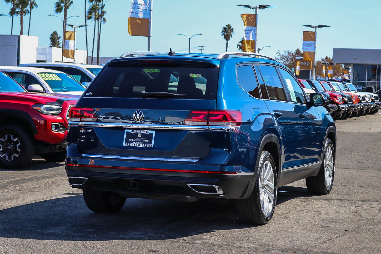 Used 2021 Tourmaline Blue Metallic Volkswagen 3.6L V6 SEL image 4