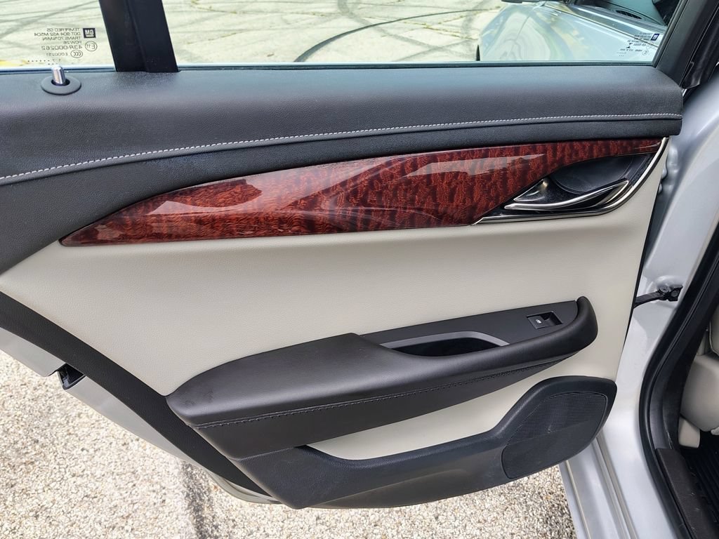 Used 2018 RADIANT SILVER METALLIC Cadillac Luxury AWD image 28