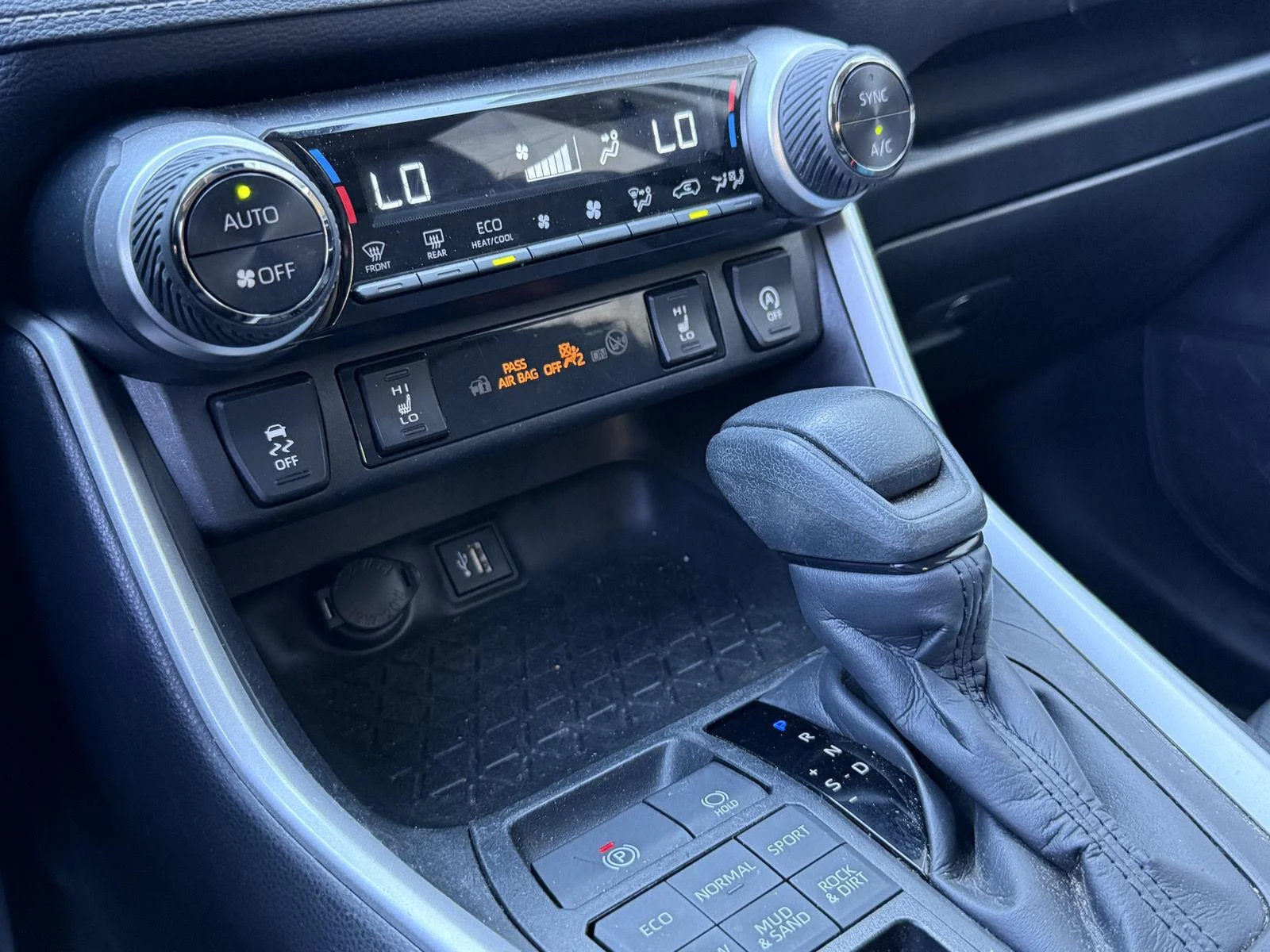 Used 2023 Ice Cap Toyota XLE image 18
