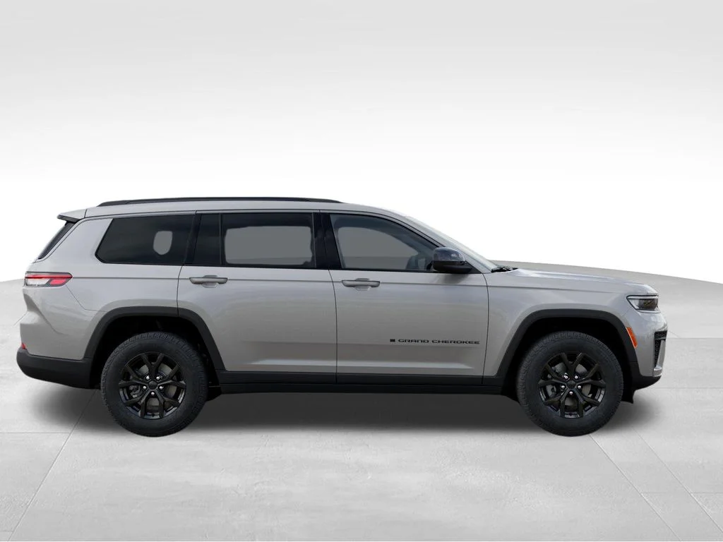 New 2026 Silver Zynith Exterior Paint Jeep Laredo image 21