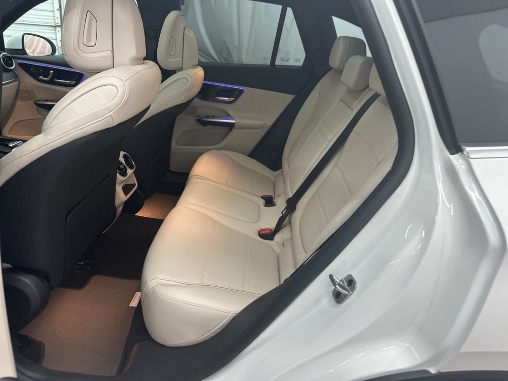 Used 2026 White Mercedes-Benz GLC 300 image 22