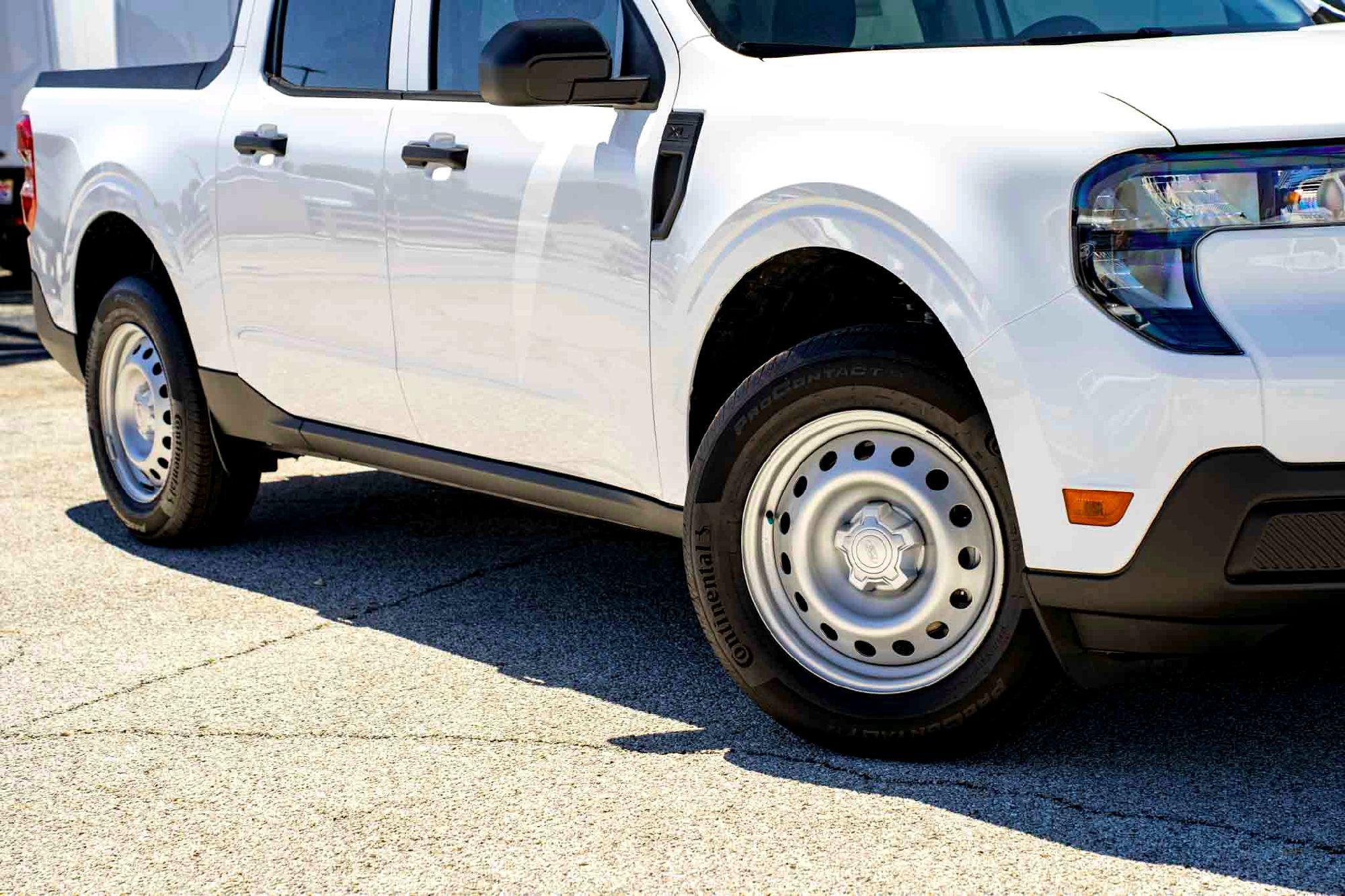 New 2026 Oxford White Ford XL image 2