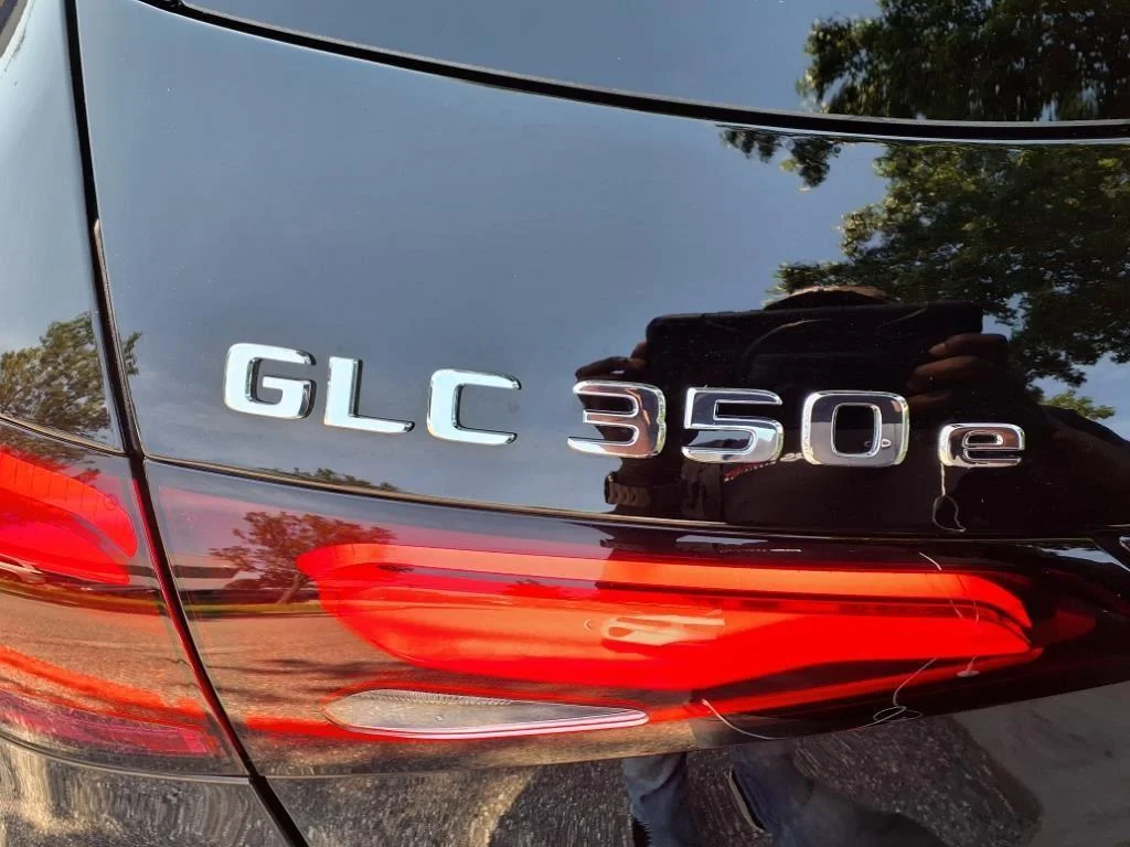 New 2025 BLACK Mercedes-Benz GLC 350e image 8