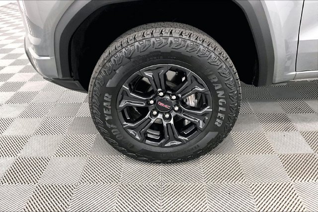 Used 2025 Sterling Metallic GMC Elevation image 10