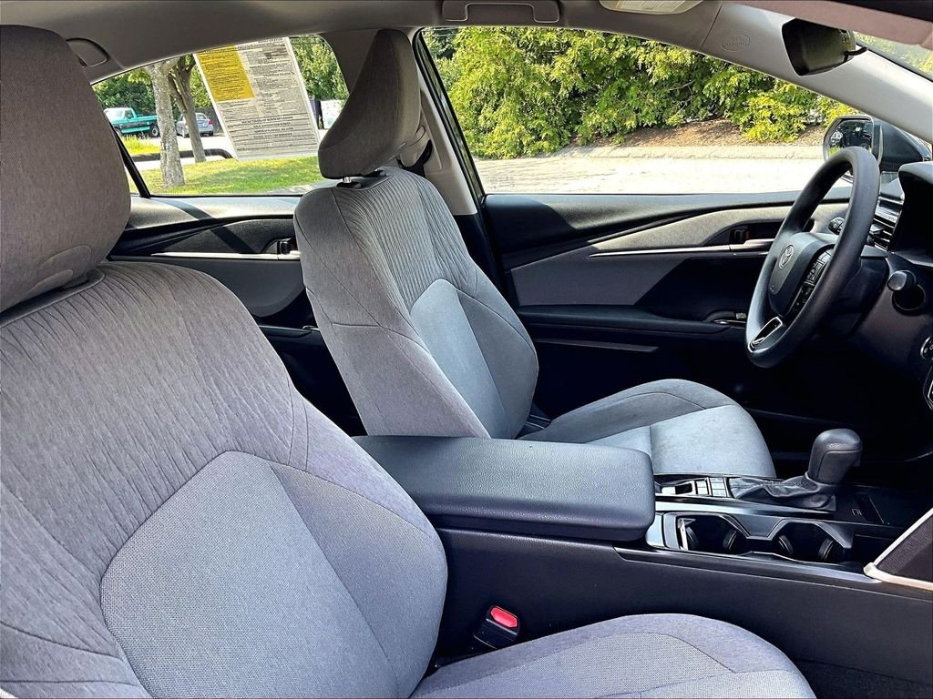 Used 2025  Toyota LE image 11