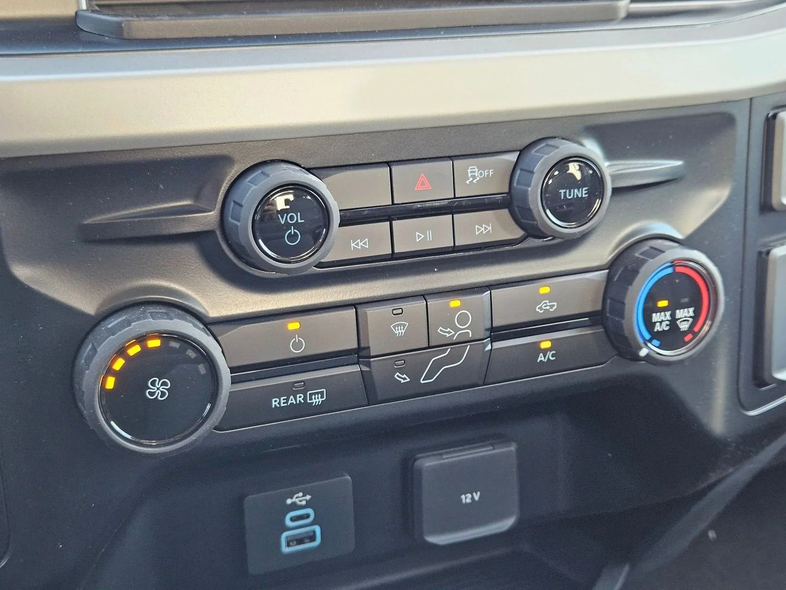 New 2026 Oxford White Ford F-250® XL image 19