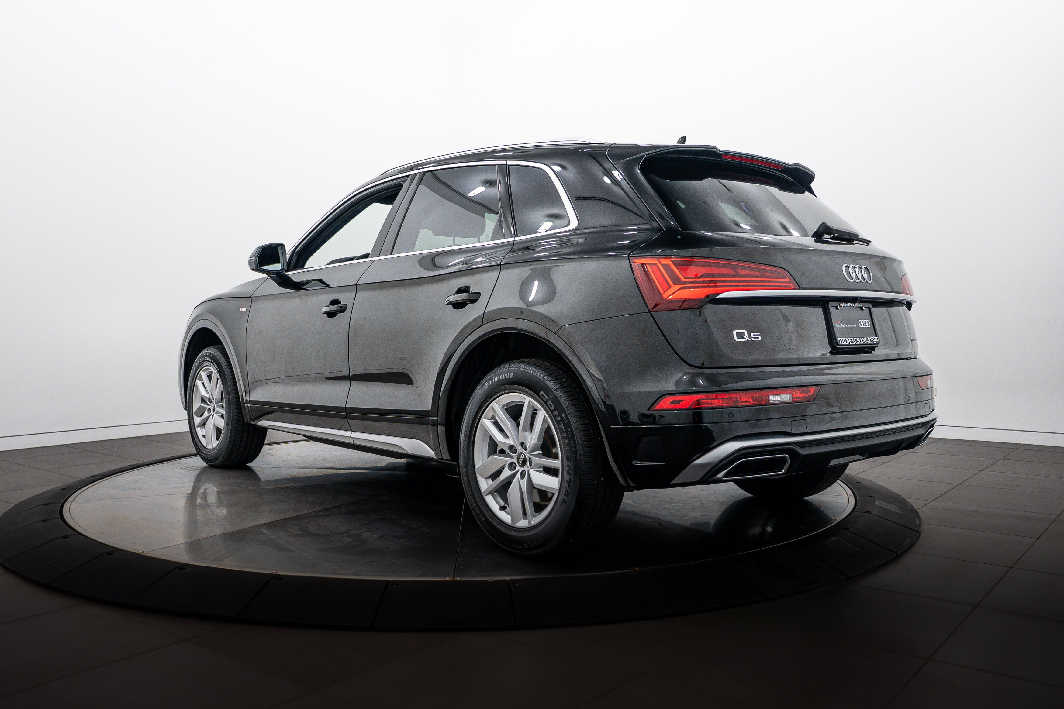 Certified Used 2023 Mythos Black Metallic Audi S line Premium image 5