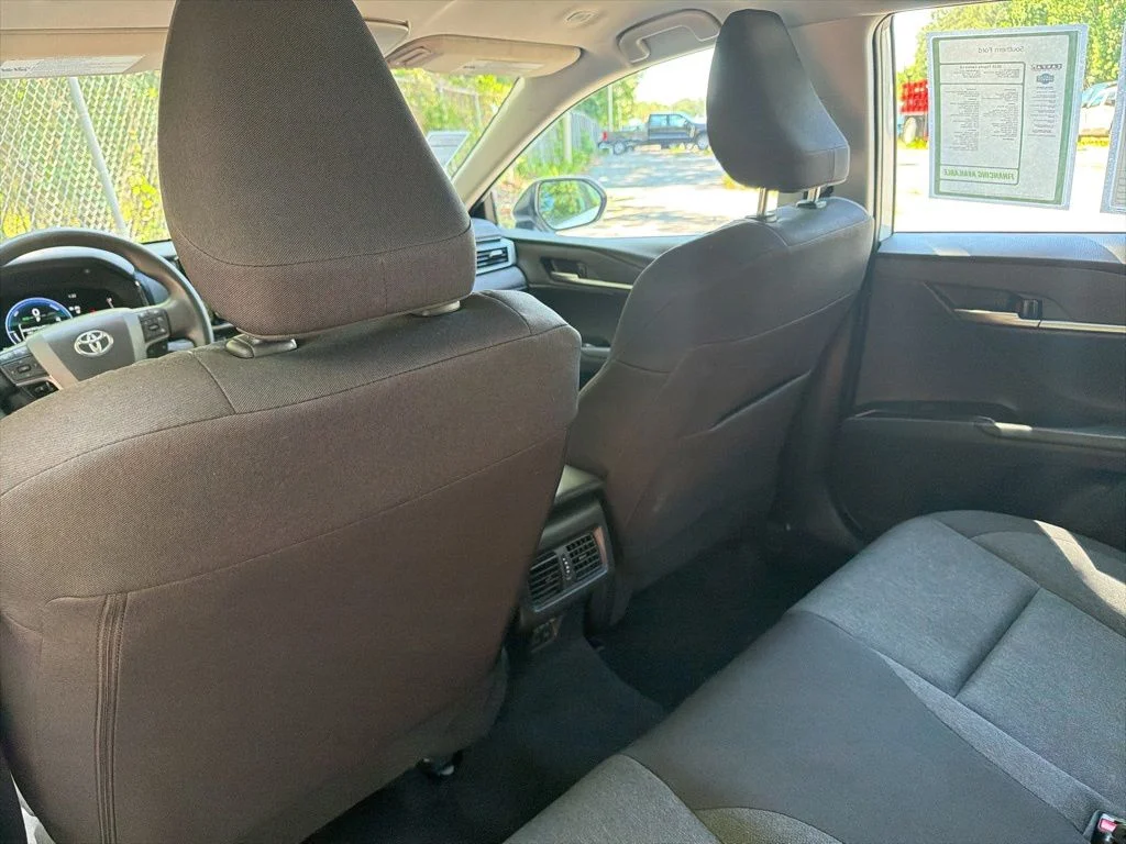 Used 2025 White Toyota LE image 26