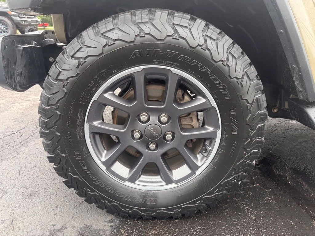 Used 2020 Green Jeep Overland image 10