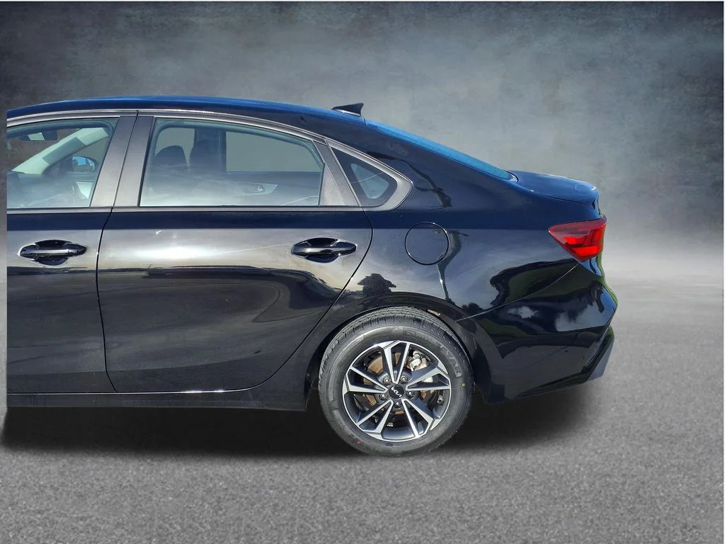 Used 2024 Black Kia LXS image 21