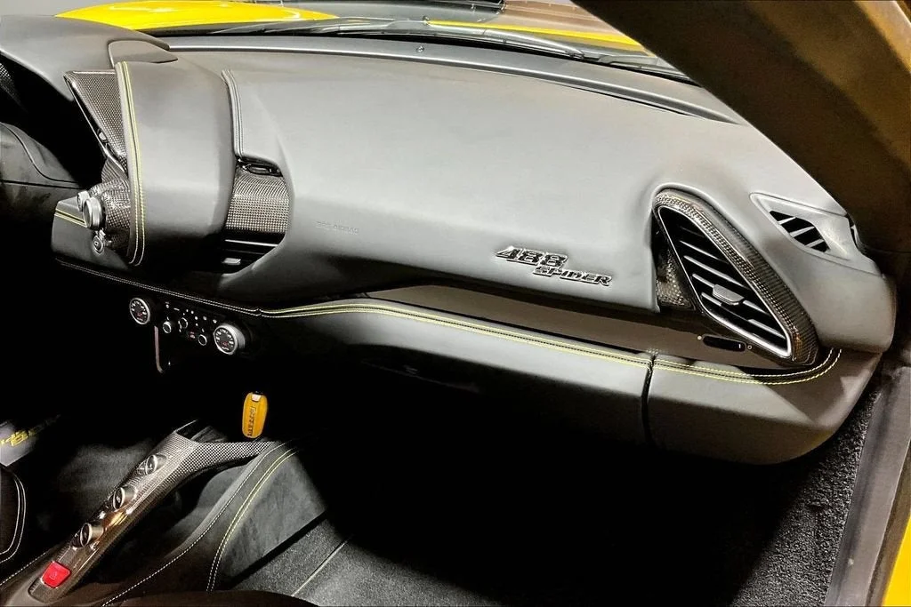 Used 2018 Giallo Modena Ferrari  image 21