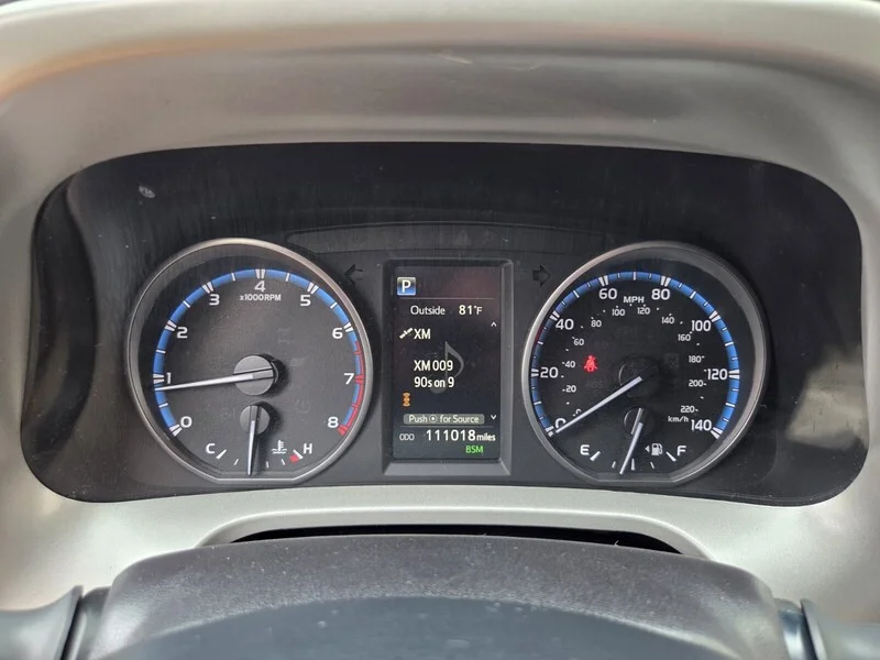 Used 2018 Silver Sky Metallic TOYOTA XLE AWD image 35