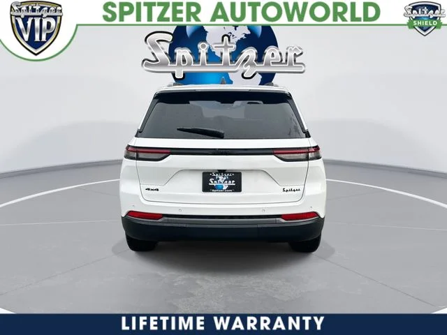 New 2026 Bright White Clear-Coat Exterior Paint Jeep Altitude image 8