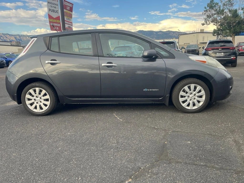 Used 2013 Gray Nissan S image 2