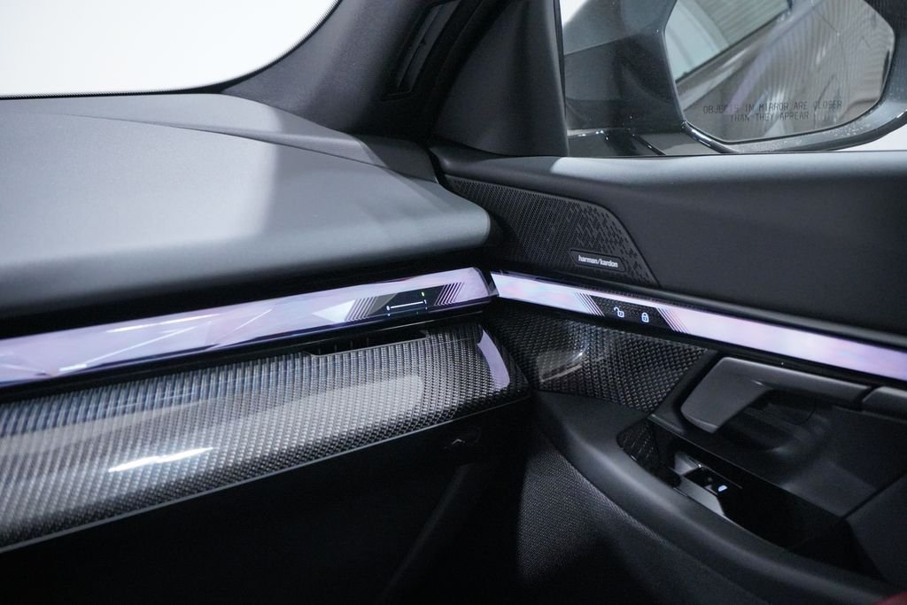 New 2027 Black Sapphire Metallic BMW 550e xDrive image 12