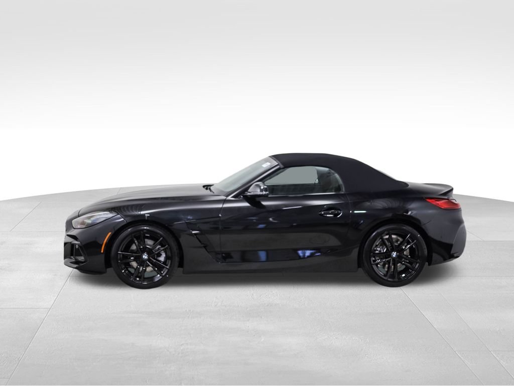 Used 2025 BMW Z4 30i with VIN WBAHF3C01SWY44480 for sale in Minneapolis, Minnesota
