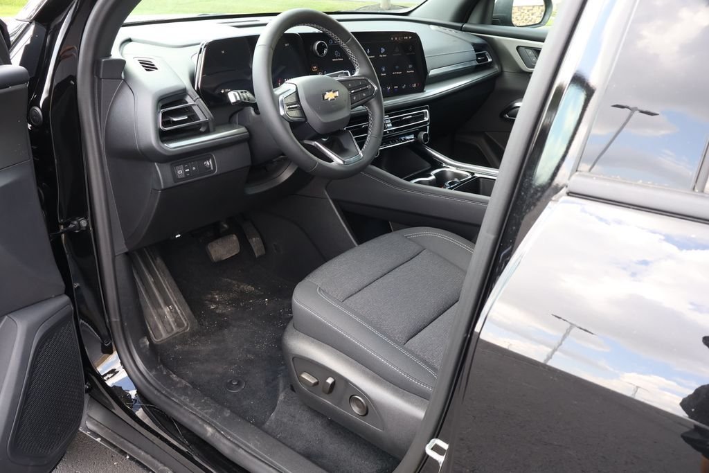 2027 Chevrolet Traverse LT - Photo 13