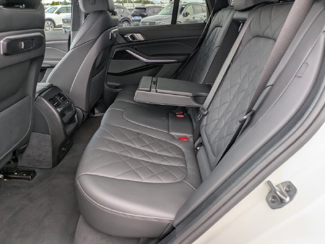 Used 2026 White BMW sDrive40i image 22