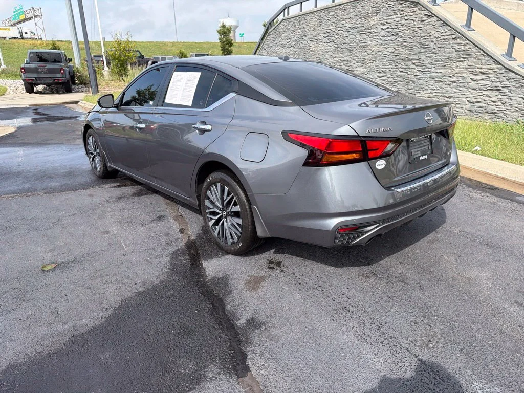 Used 2023 Gray Nissan 2.5 SV image 5