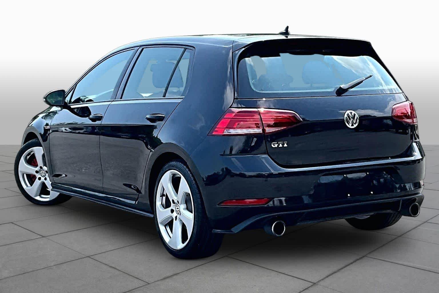 Used 2018 Deep Black Pearl Metallic Volkswagen S image 12