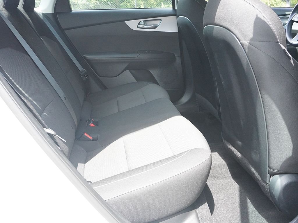 Used 2024 White Kia LXS image 31