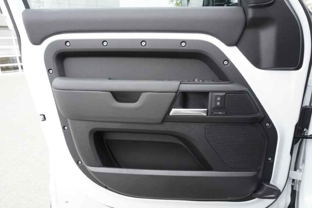 New 2026 Fuji White Land Rover S image 17