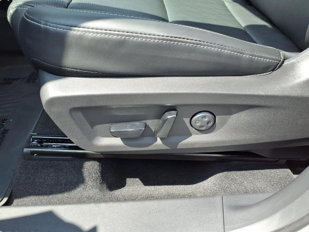 Used 2026 White Nissan Platinum image 21
