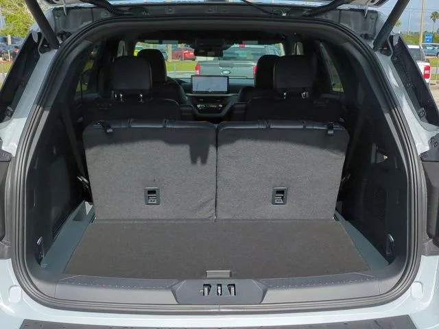 New 2026 Space White Metallic Ford Tremor® image 13