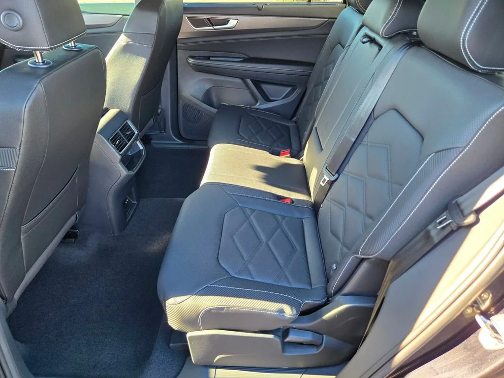 New 2026 Black Volkswagen 2.0T SE w/Technology image 7