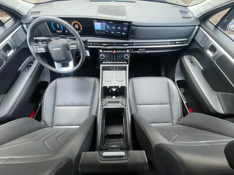 Used 2025 Phantom Black Hyundai SEL image 31